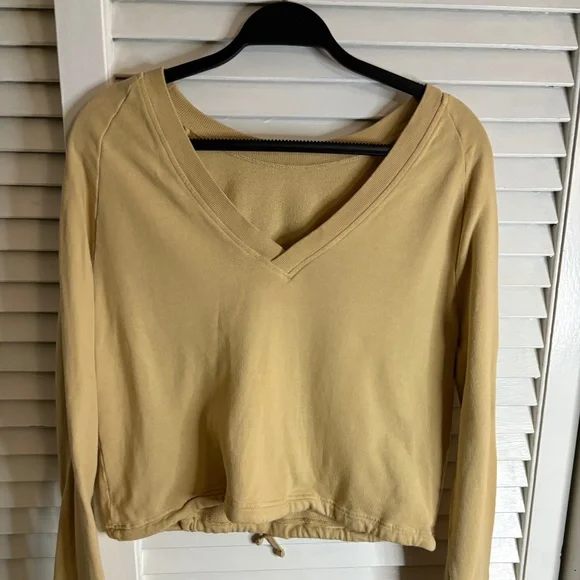 Adidas Women’s Medium Essentials Tan/Beige Crop Low Back Sweatshirt - Picture 3 of 5